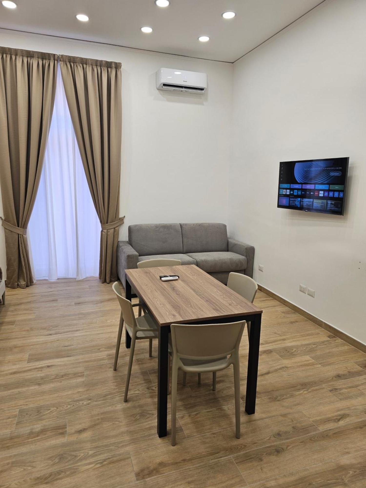 Toto E Peppino Luxury * Napels